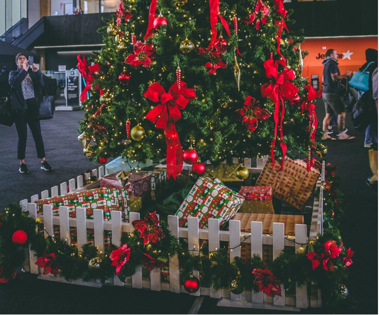 Create a Stunning Christmas Garland